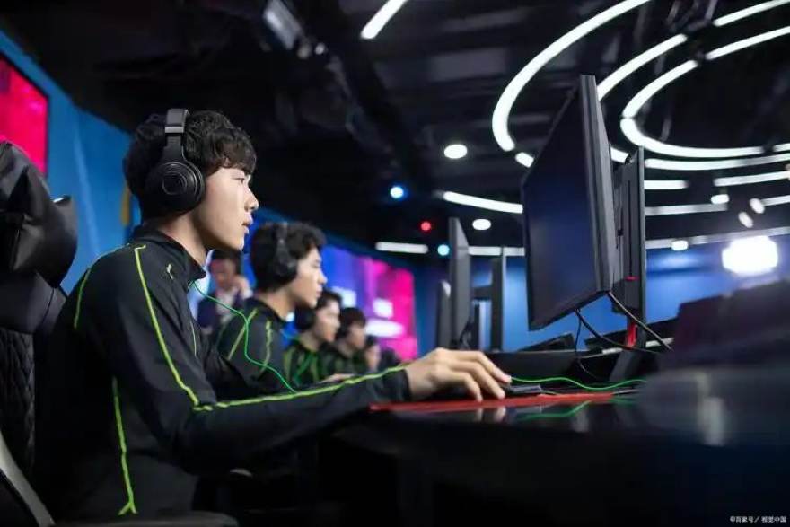 懂球帝 英超争冠格局盘点：五支球队的战术底牌与赛季变量